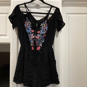 NWT BONGO black with flower stitched romper Size L